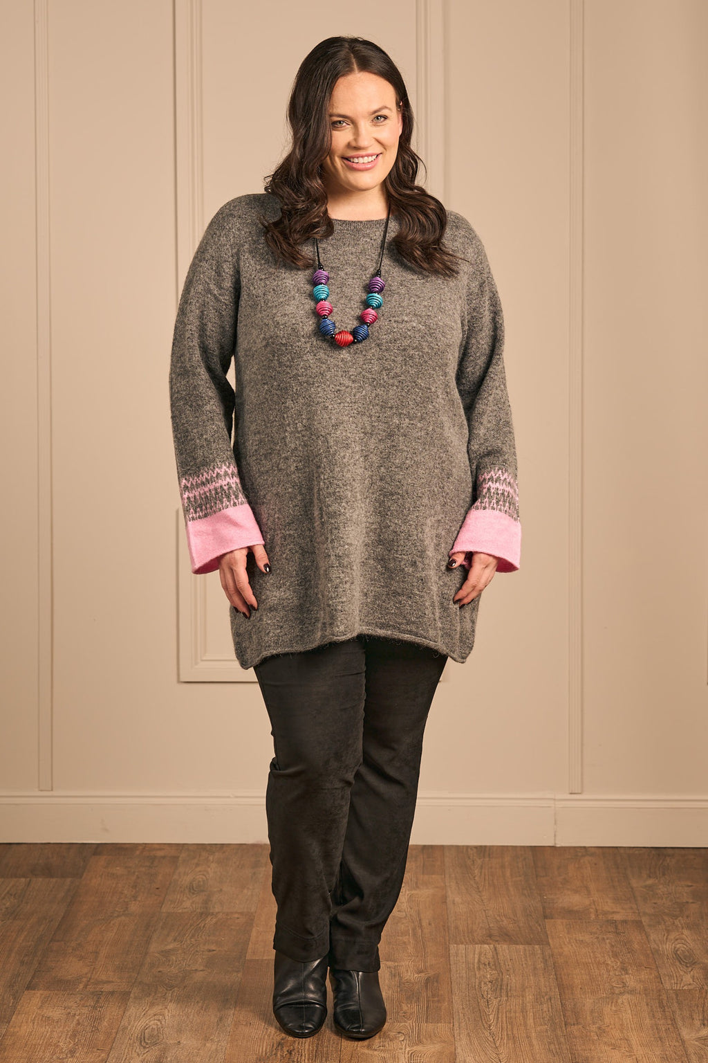 Our gorgeous model Zhana Paton is wearing Ciso soft woolly jumper in grey for plus size specialists Froxx Clothing