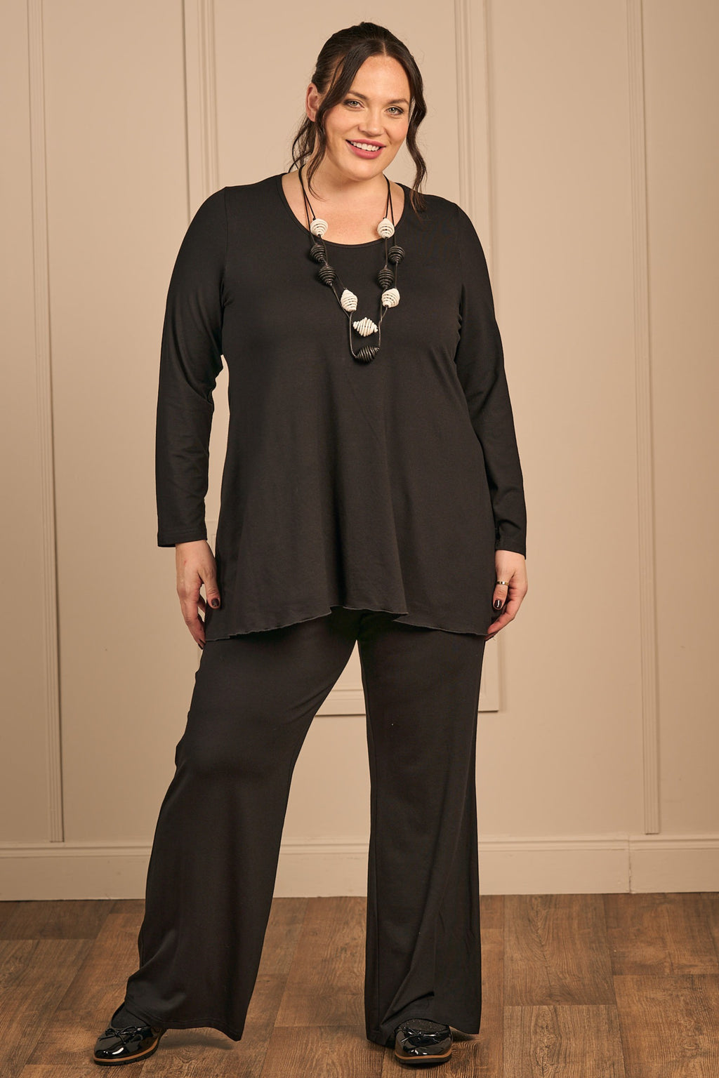 Our model is wearing Exelle Saskato jersey plain tee in black for Froxx Clothing plus sizes
