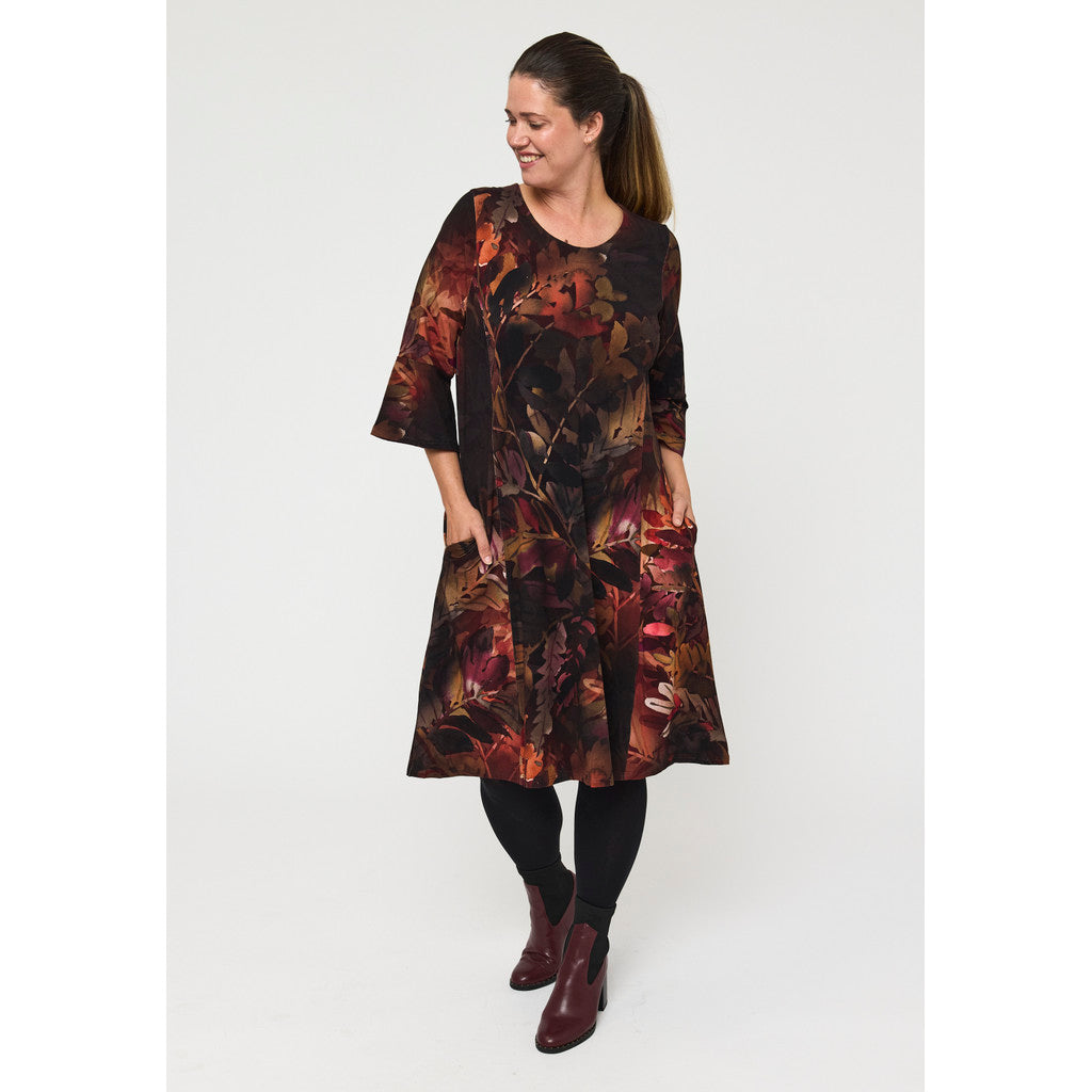 Our model is wearing Pont Neuf Hanin dressin autumn colours for Froxx Clothing plus sizes