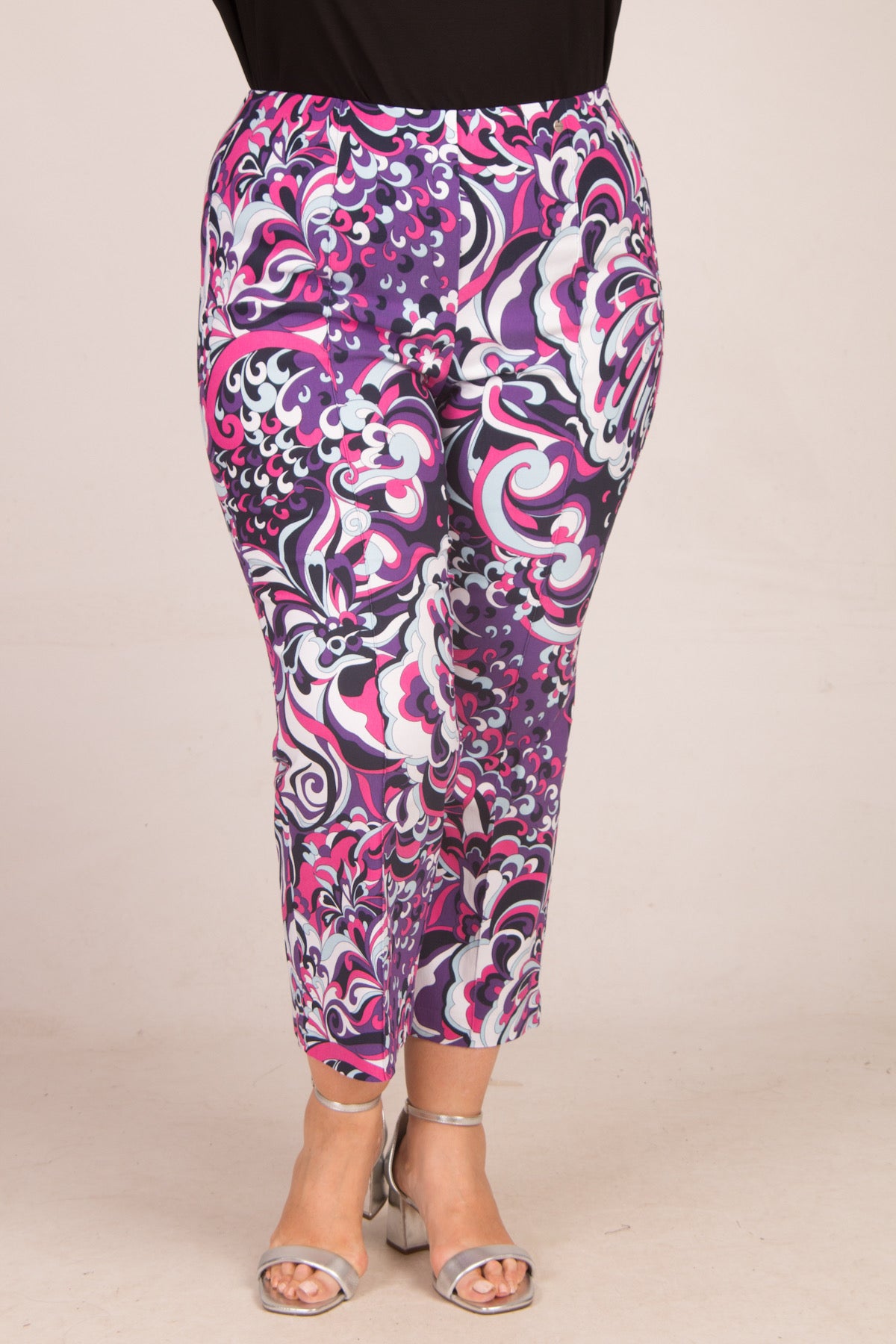 OUr model is wearing Robell Joella 7/8 retro bootlegs in pink for Froxx Clothing plus sizes