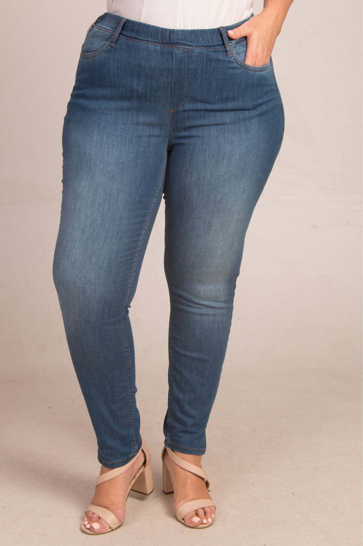 Our model is wearing Ciso Sofia slim leg jeans in denim for Froxx Clothing plus sizes