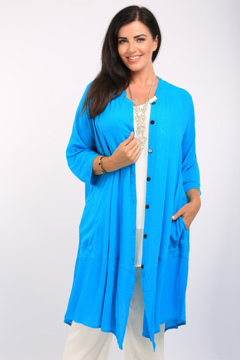 Model is wearing Angel Circle crinkle nehru jacket in turquoise for Froxx Clothing plus sizes