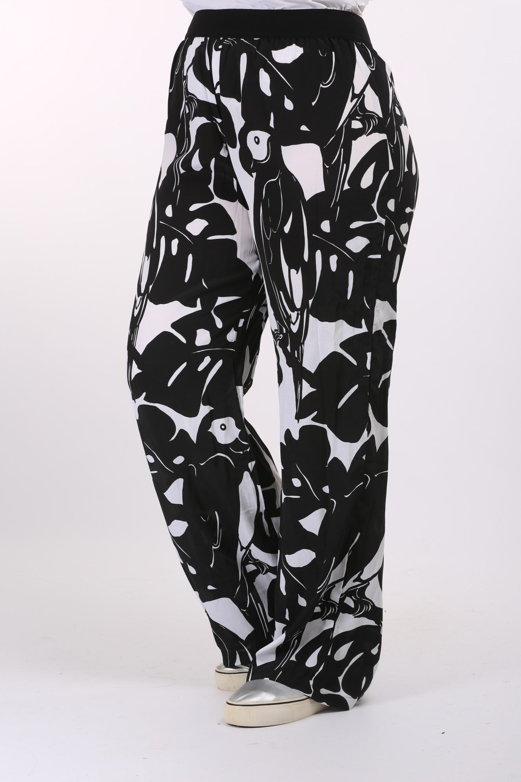 Model is wearing See You by Biggi M black and white feature print palazzos for plus sizes