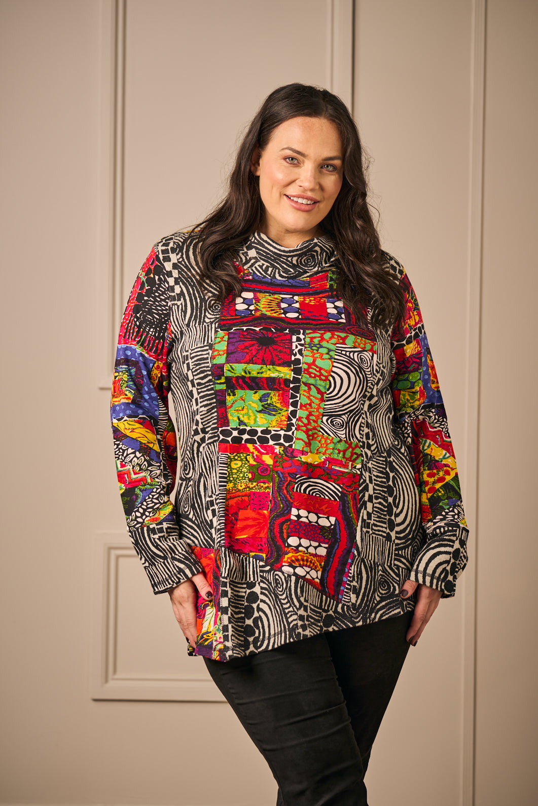 Orientique patch cowl top - Black/Red