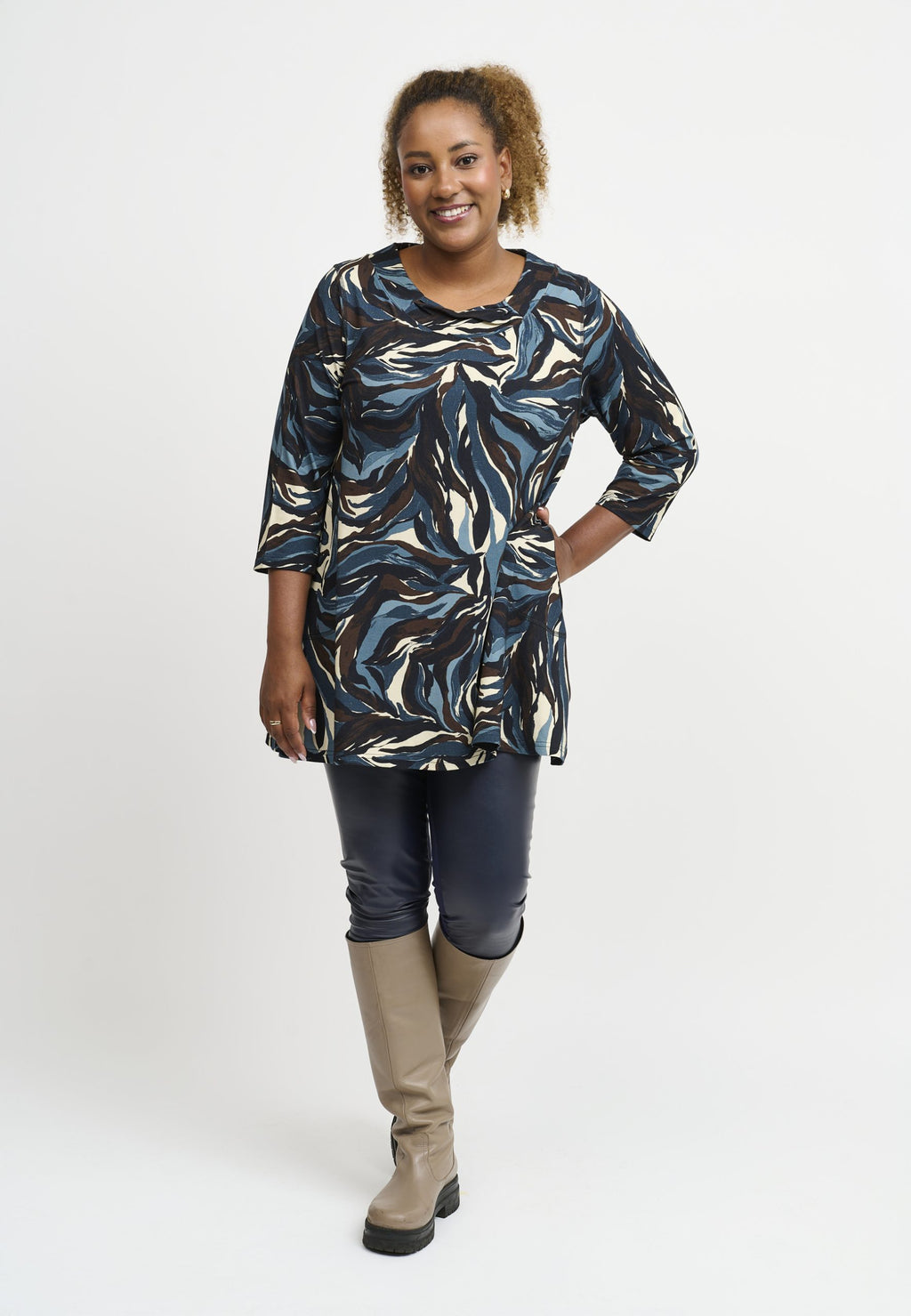 Our model is wearing Pont Neuf Jola Tea tunic in steel blue for Froxx Clothing plus sizes