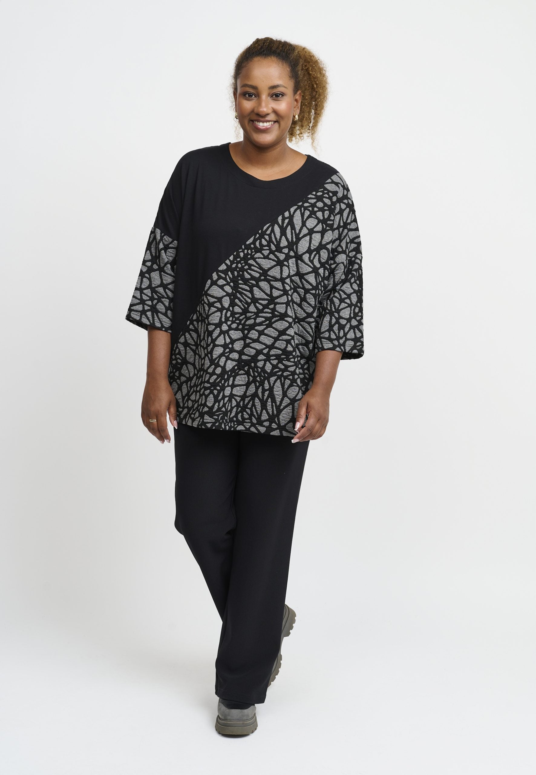 Our model is wearing Pont Neuf Jamina jersey block top in black and grey for Froxx Clothing plus sizes