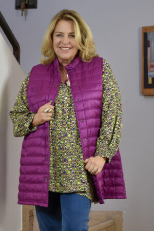 Model is wearing Kasbah Geraldine gilet in fuchsia for Froxx Clothing plus sizes