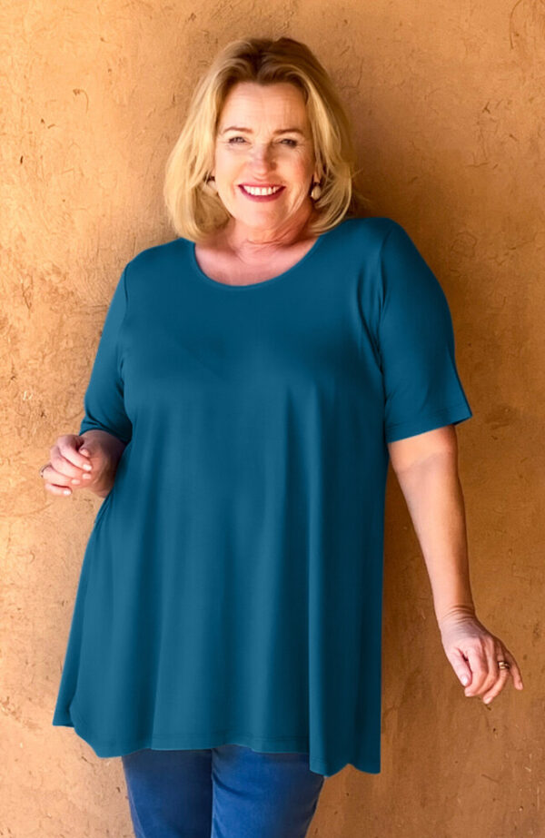 model is wearing Kasbah Tuscany jersey tee in peacock blue for Froxx Clothing plus sizes