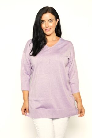 Our model is wearing Ciso raglan jumper in lilac for Froxx Clothing plus sizes