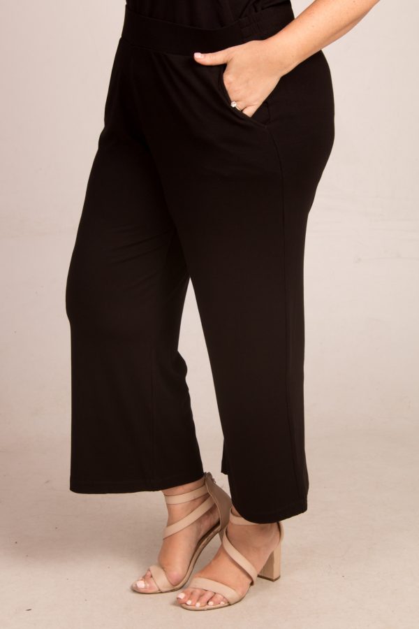 Our model is wearing Via Appia jersey crops in black for Froxx Clothing plus sizes