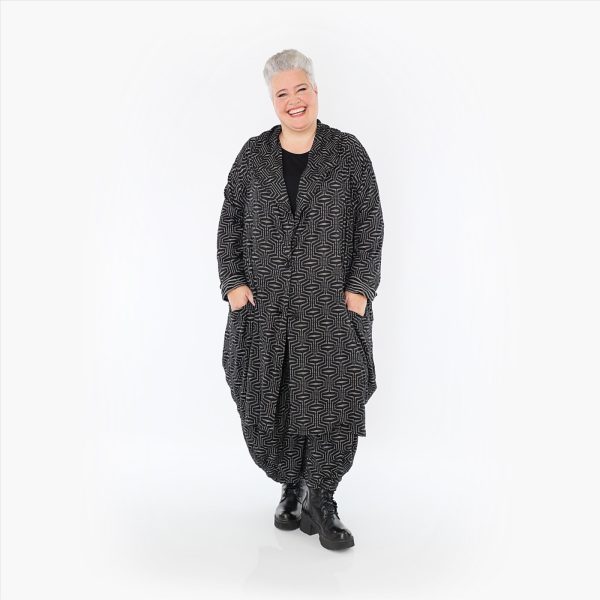 Our model is wearing AKH Vanessa jacquard jersey jacket in black for Froxx CLothing plus sizes
