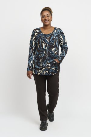 Our model is wearing Pont Neuf Elvira A line tunic in blue for Froxx Clothing plus sizes