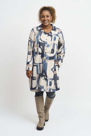 Our model is wearing Pont Neuf Davia shirt in steel blue for Froxx Clothing plus sizes