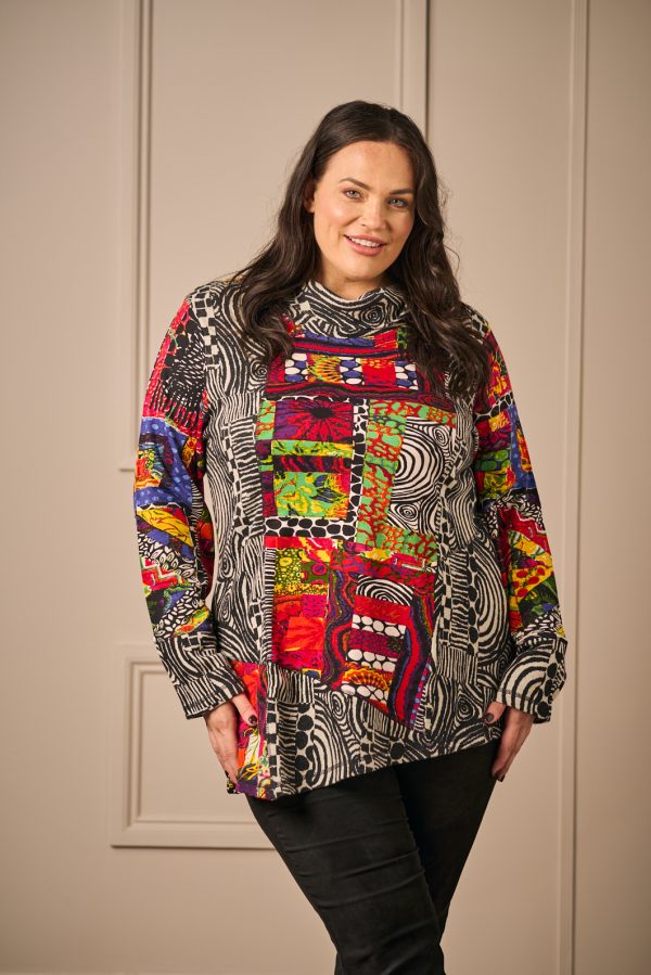 Orientique patch cowl top - Black/Red - Image 3