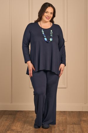 Our model is wearing Exelle Saskato jersey plain tee in navy for Froxx Clothing