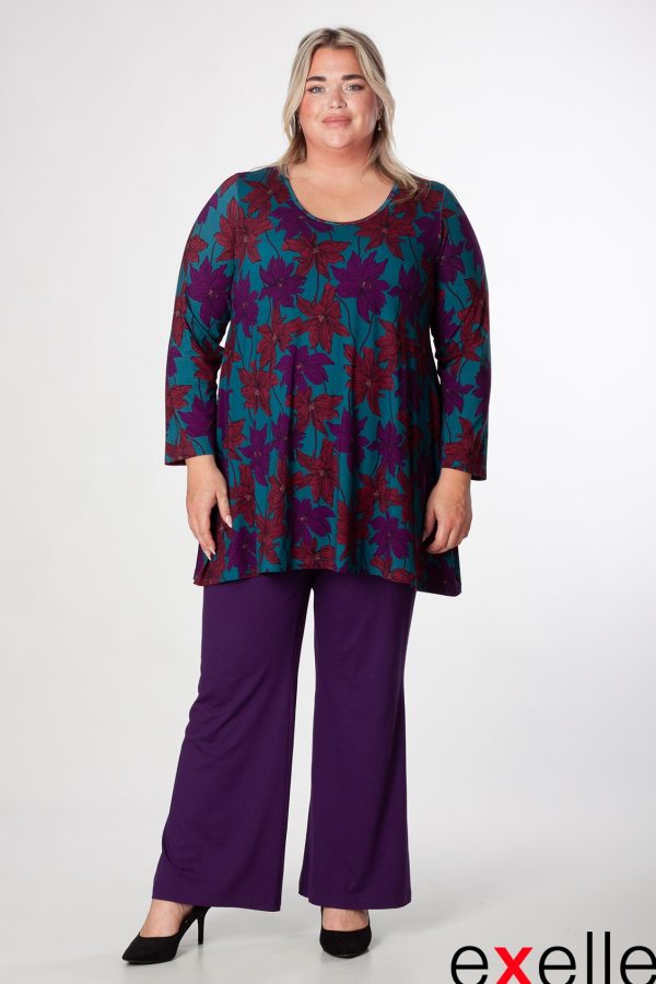 Our model is wearing Exelle Trozoni jersey tunic in magenta for Froxx Clothing plus sizes